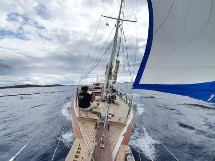 Cruising sailboat